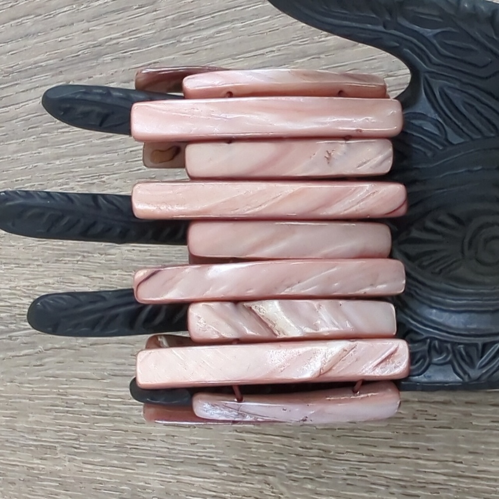 Abalone Pink Shell Strtetch Bracelet - Picture 2 of 7